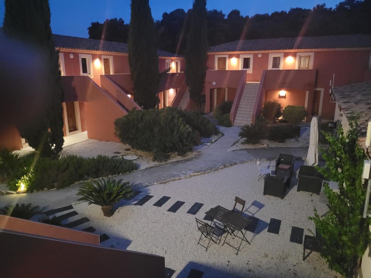 Hotel Domaine Le Milos Castries Ngoại thất bức ảnh