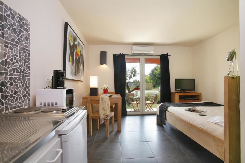 Hotel Domaine Le Milos Castries Ngoại thất bức ảnh